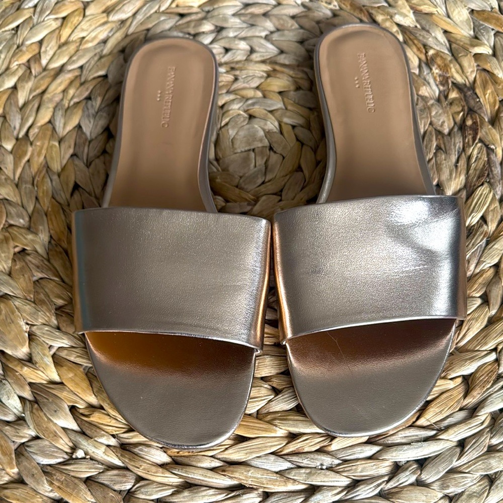 Banana Republic Women’s Rose Gold Metallic Wide Strap Flat Sandals
